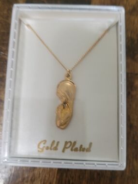 Gold Plated Praying Madonna Pendant Necklace NIB